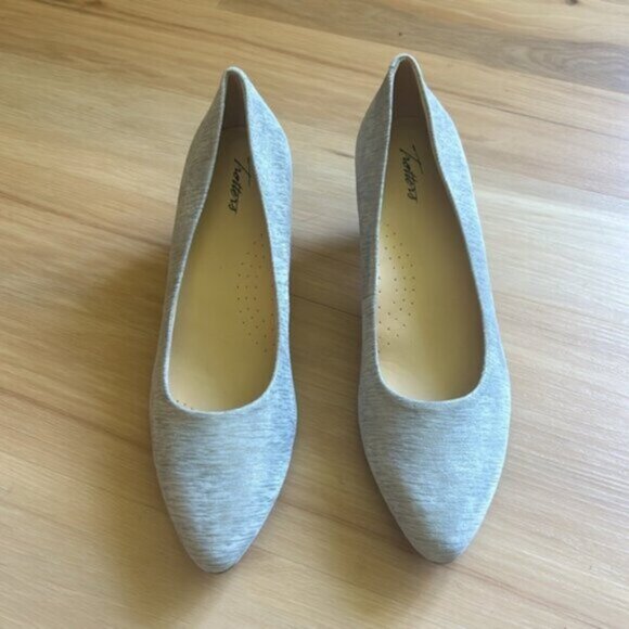 Trotters Gray Heels - Picture 2 of 5